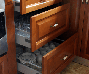 Read more about the article Cabinet Features to Transform Your Kitchen